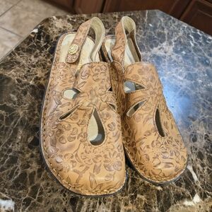 alegria 38 Brown Leather Linda Clogs  With Back Strap Size 7.5
